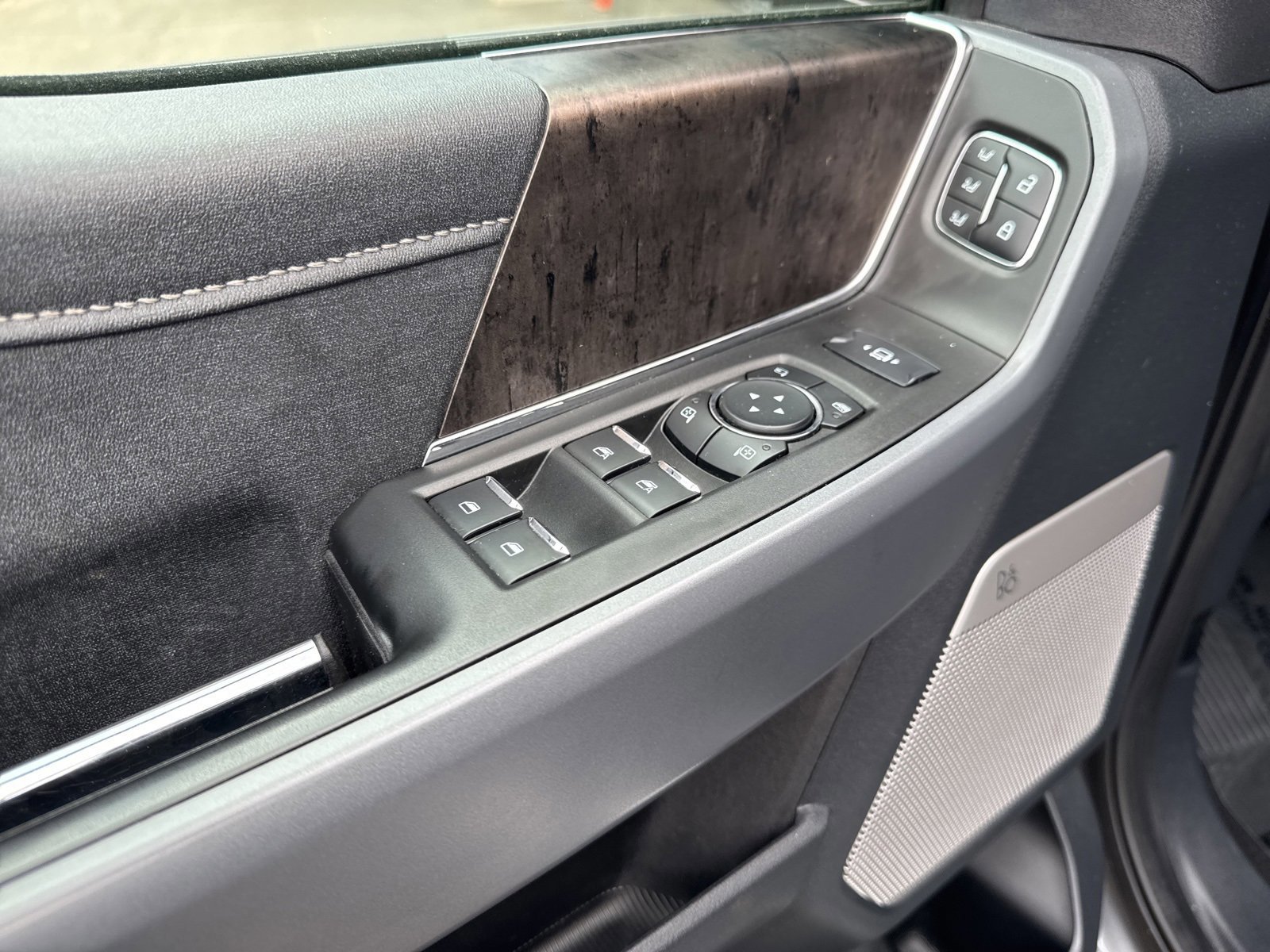 Certified 2024 Ford F250 Lariat w/ FX4 Off-Road Package image 40