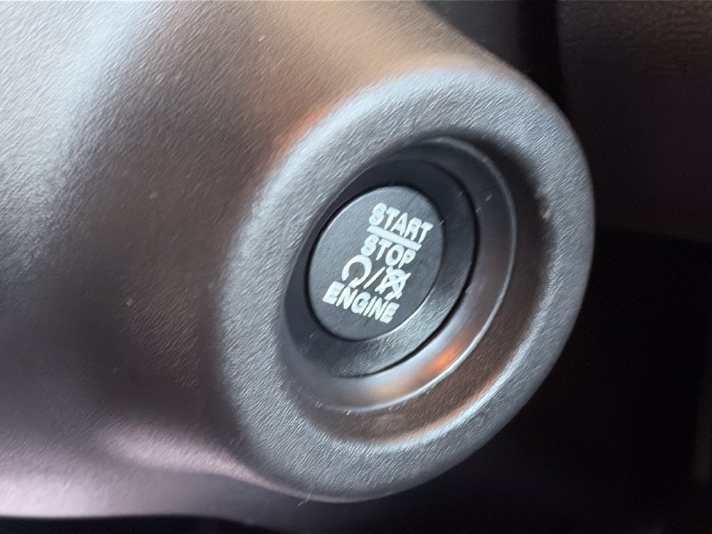 Used 2025 RAM ProMaster 2500 w/ Storage Group FWD image 19