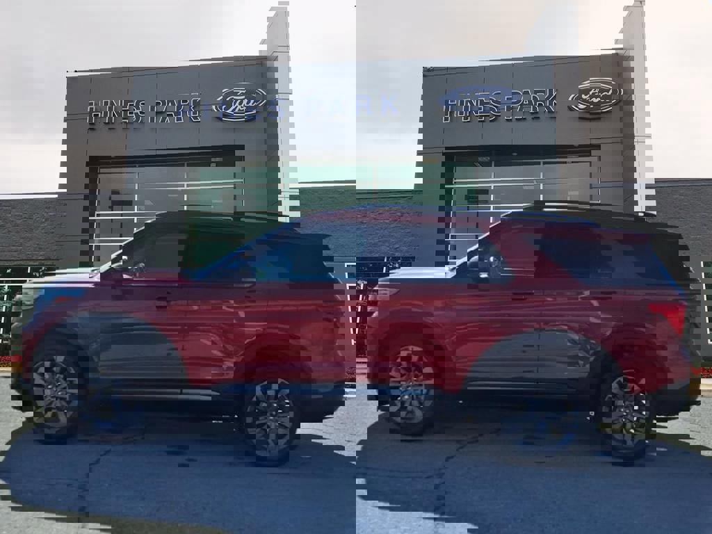 Certified 2022 Ford Explorer XLT w/ Equipment Group 202A image 2