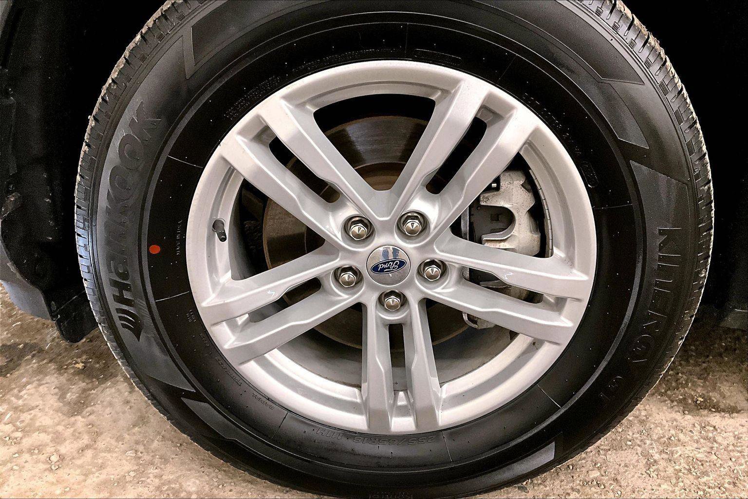 Certified 2021 Ford Explorer XLT w/ Equipment Group 202A image 8