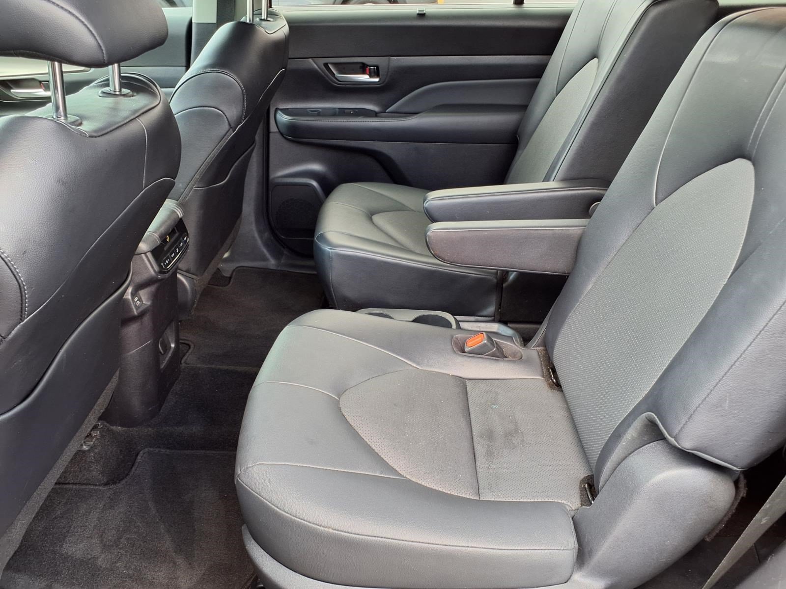 Used 2024 Toyota Grand Highlander AWD image 11