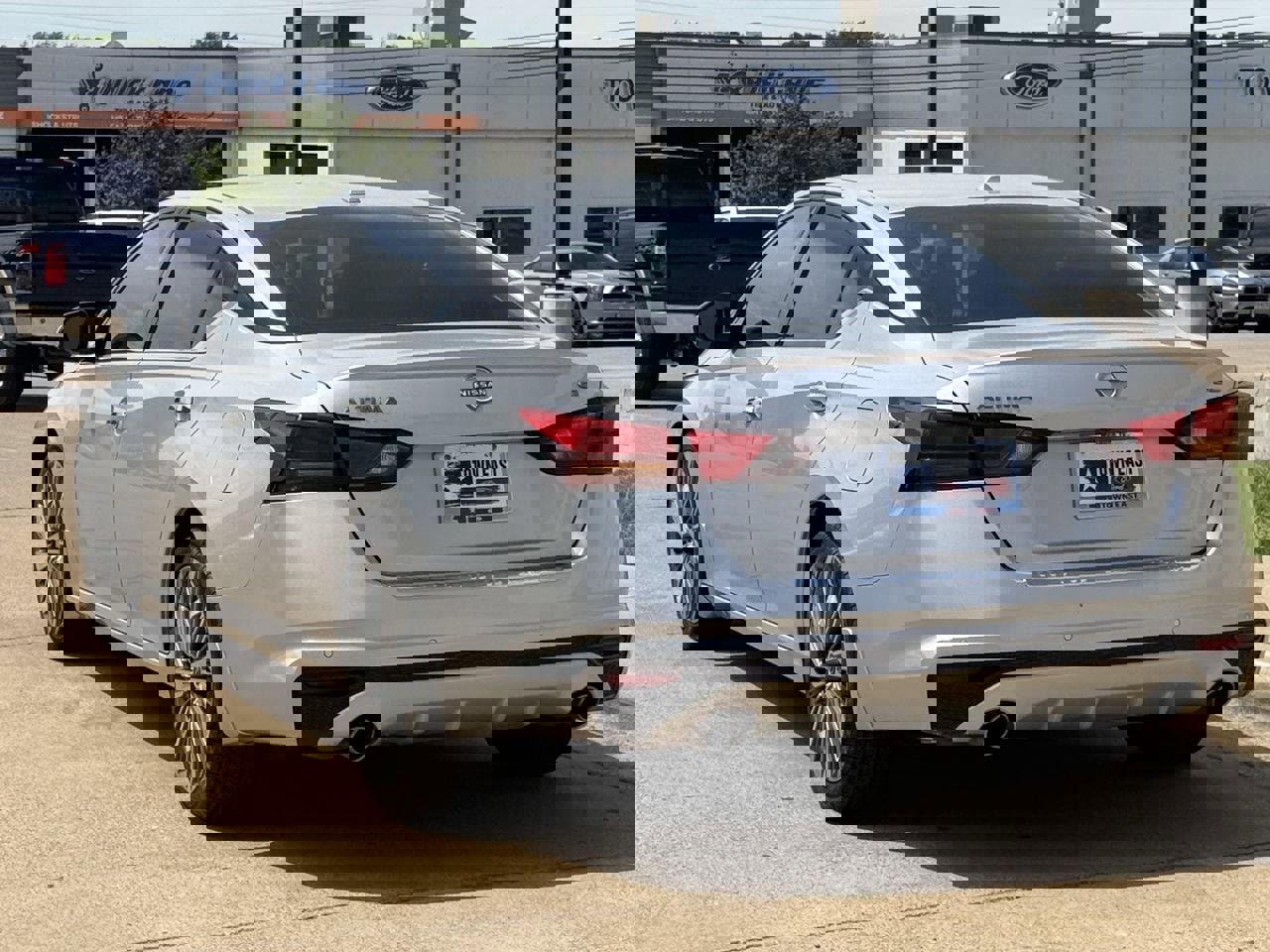 Used 2023 Nissan Altima 2.5 SL image 3