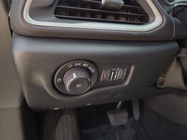 Used 2026 Chrysler Pacifica Select FWD image 23