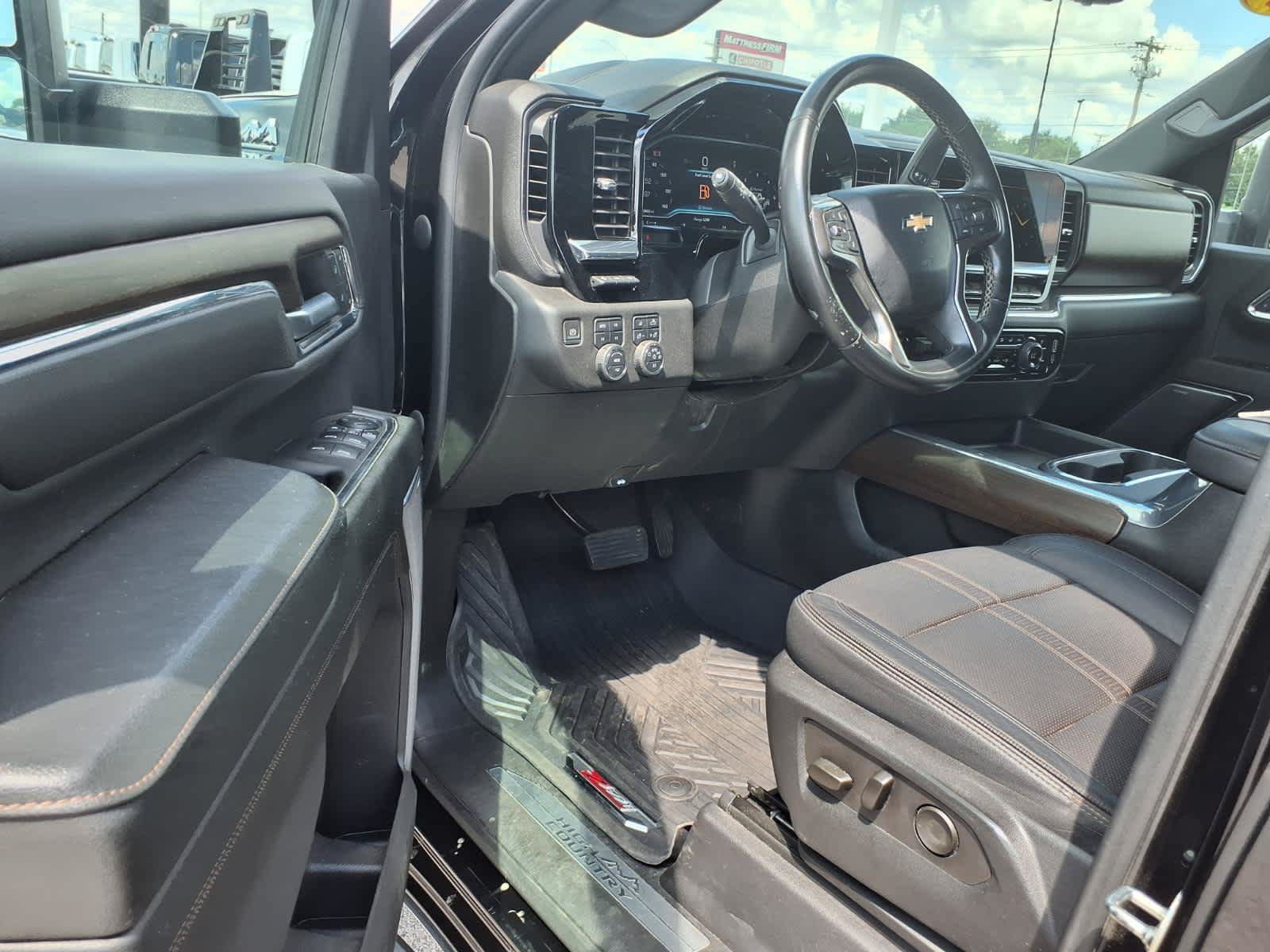 Used 2024 Chevrolet Silverado 2500 High Country w/ High Country Premium Package AWD/4WD image 8
