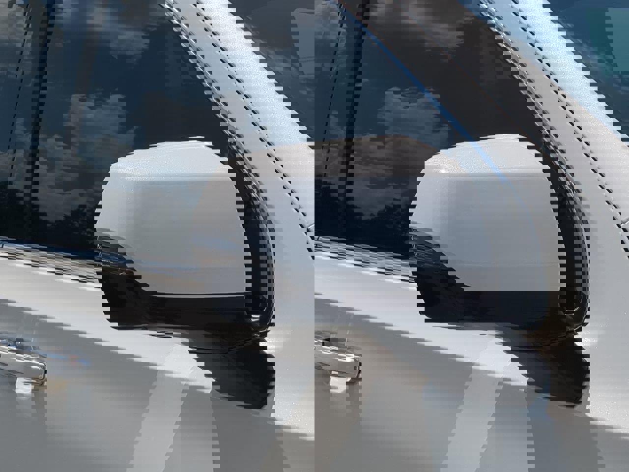 Used 2023 GMC Yukon Denali w/ Denali Reserve Package image 10