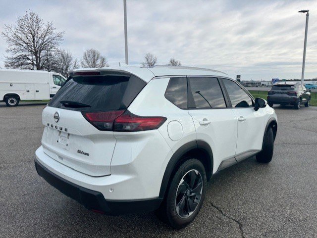 Used 2024 Nissan Rogue SV w/ SV Premium Package AWD/4WD image 9