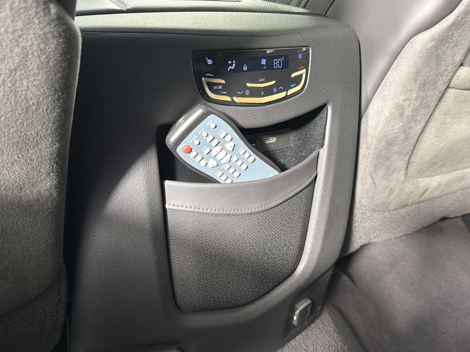 Used 2019 Cadillac Escalade Platinum AWD/4WD image 26