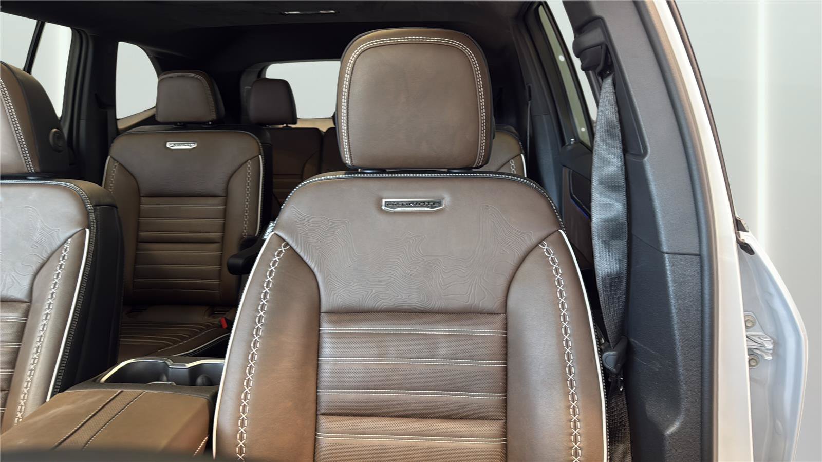 Used 2026 GMC Acadia Denali Ultimate w/ LPO, Floor Liner Package AWD/4WD image 31