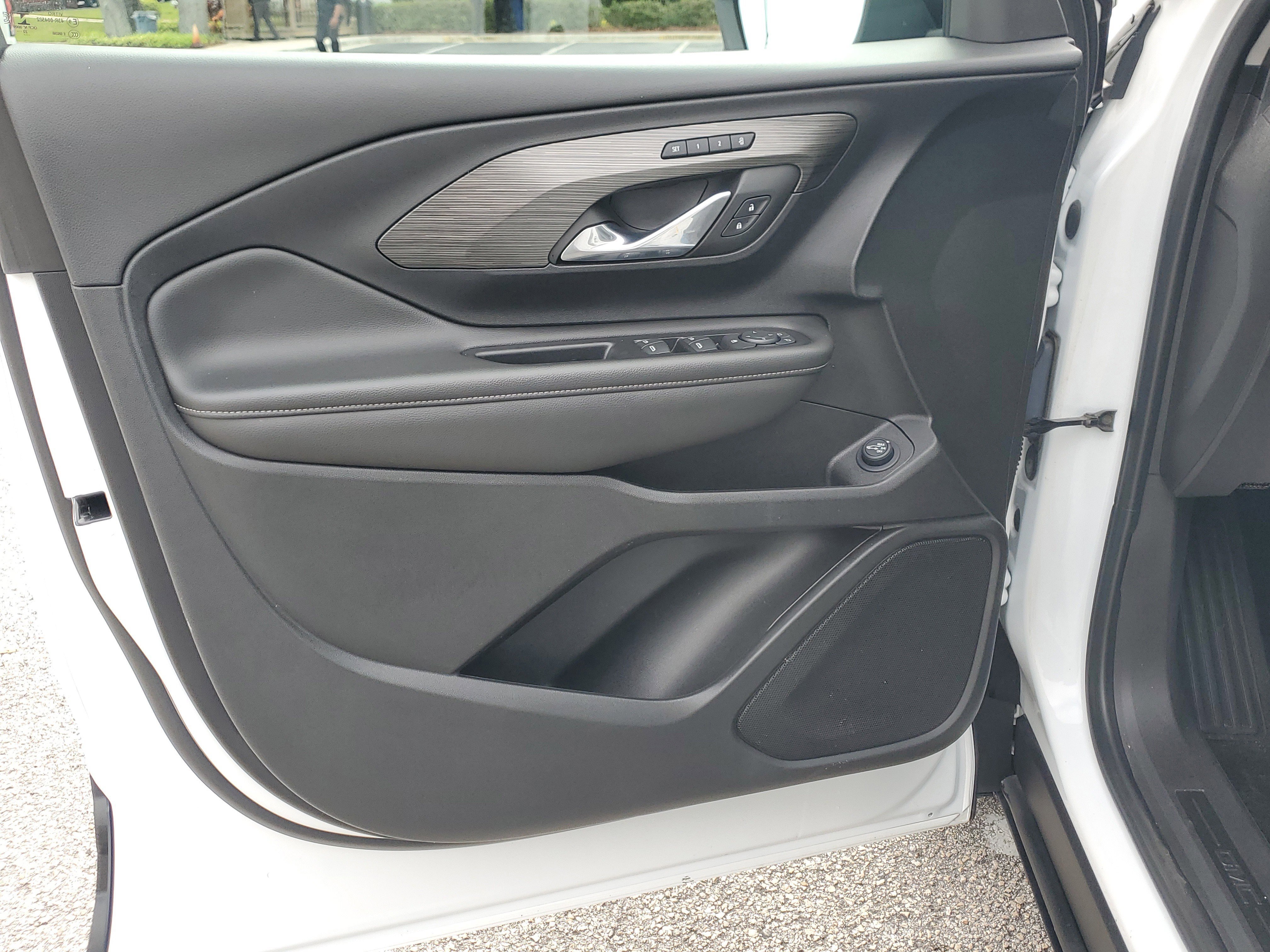 Used 2023 GMC Terrain SLT w/ Tech Package image 19