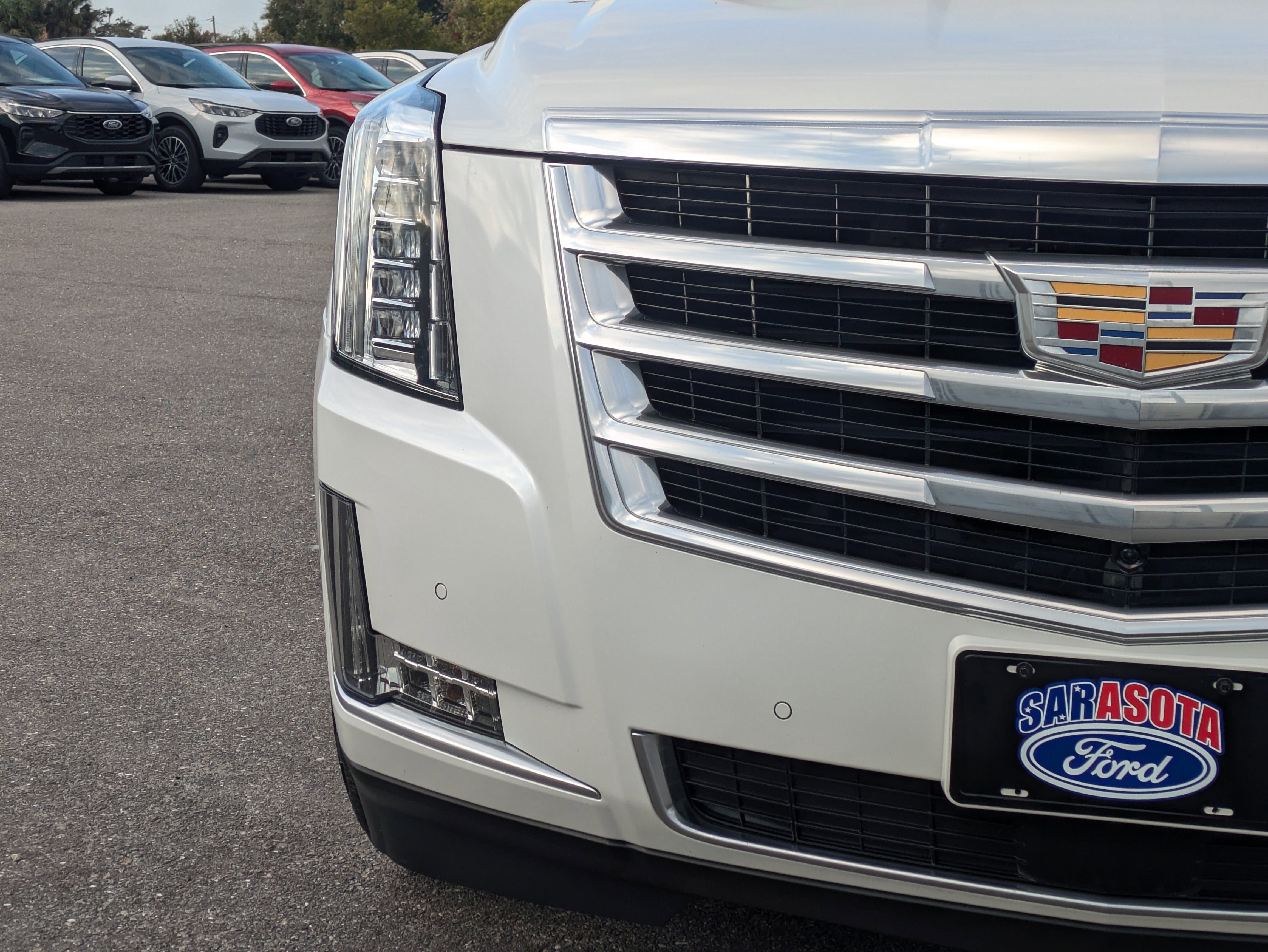 Used 2020 Cadillac Escalade Premium Luxury image 10