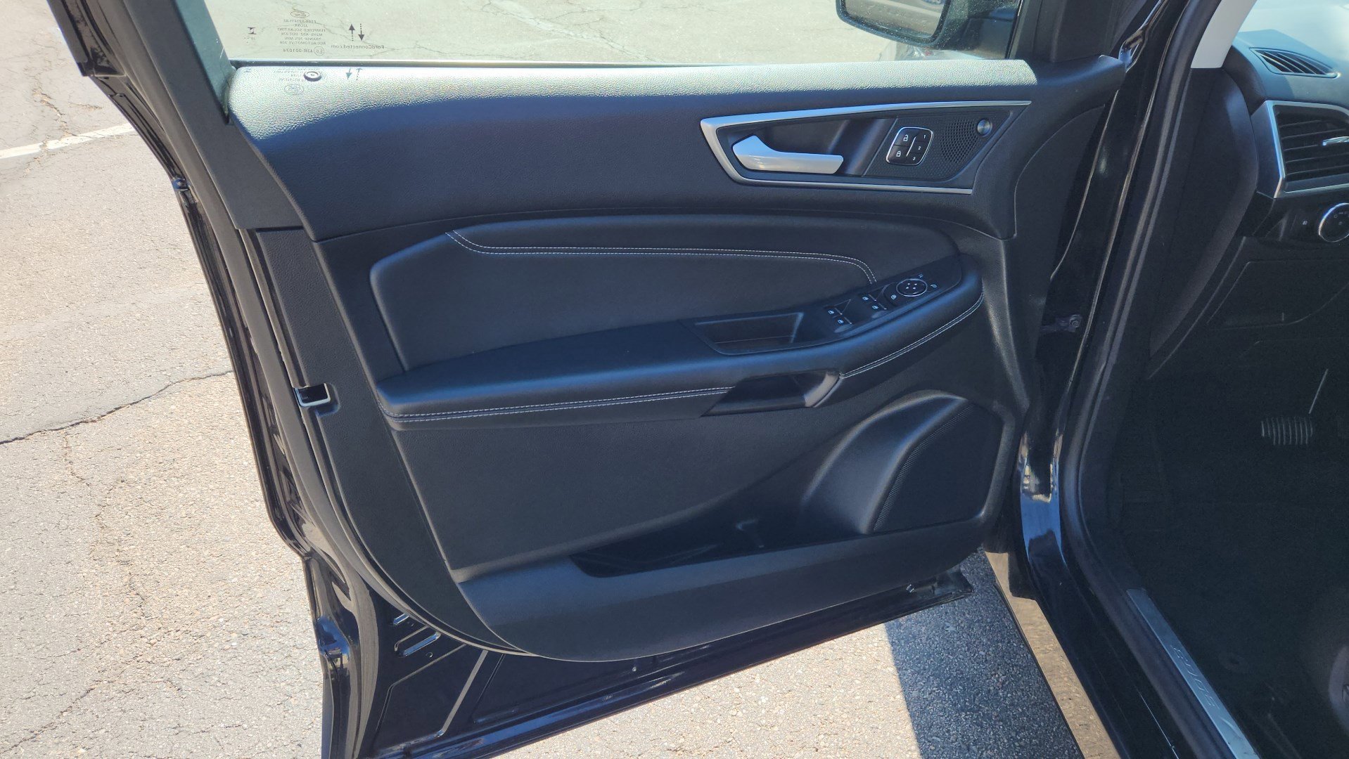 Certified 2024 Ford Edge Titanium AWD/4WD image 23