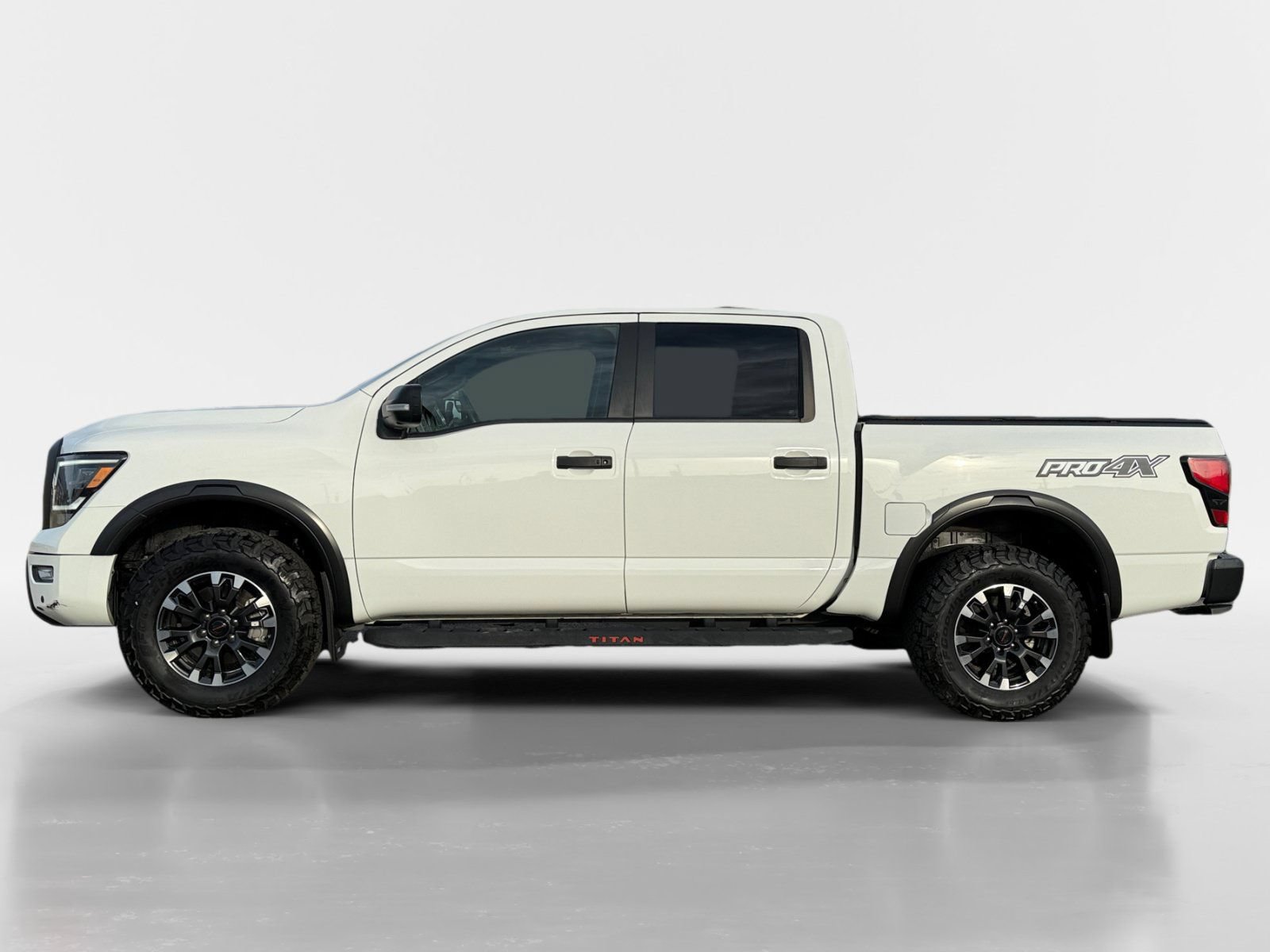 Used 2021 Nissan Titan PRO-4X w/ Pro-4x Convenience Package AWD/4WD image 2