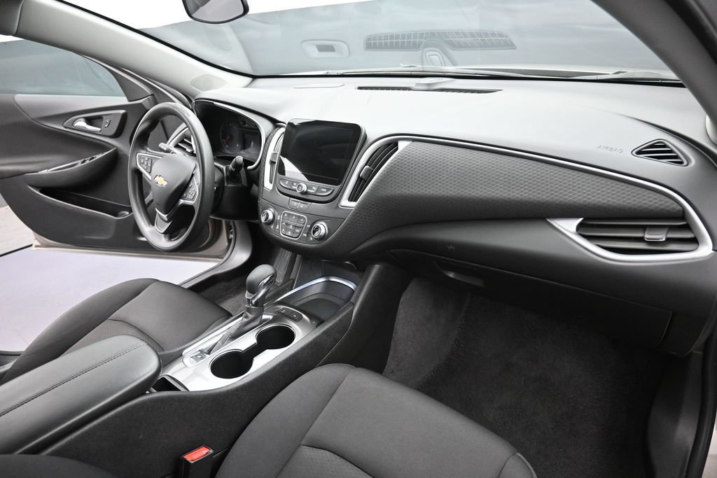 Used 2025 Chevrolet Malibu LT FWD image 6