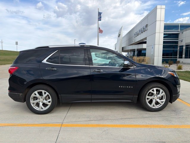 Used 2021 Chevrolet Equinox Premier AWD/4WD image 2
