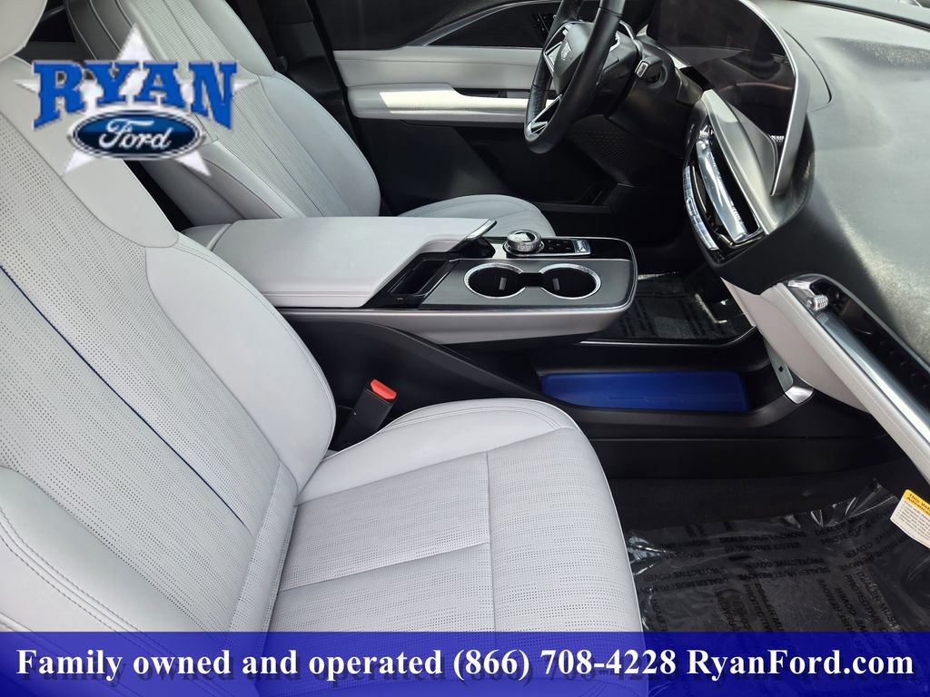 Used 2024 Cadillac Lyriq Luxury image 9