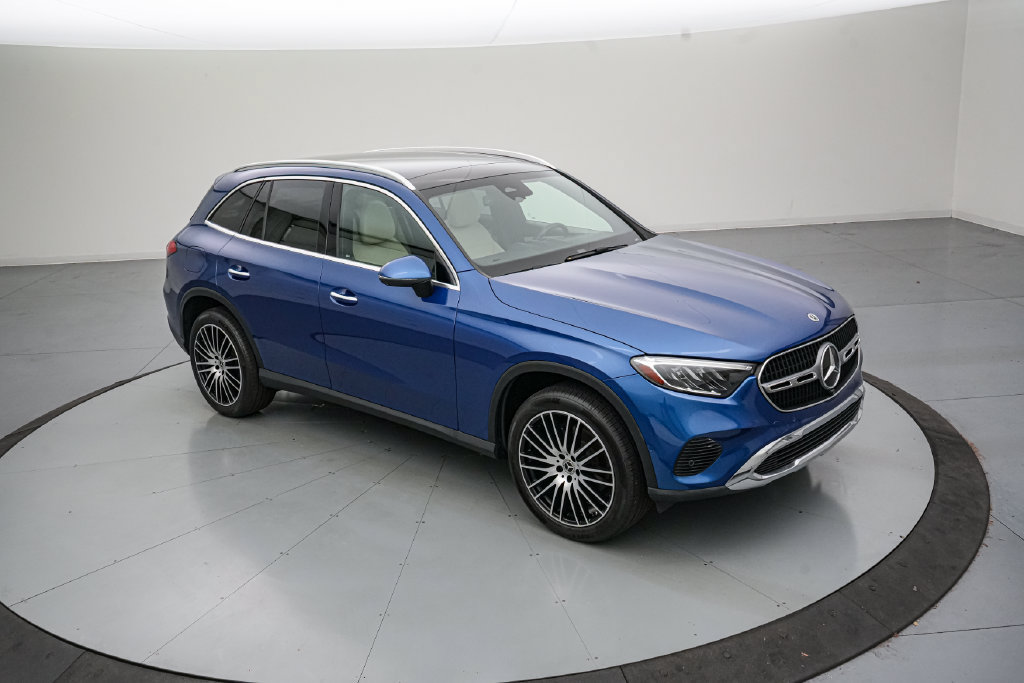 Used 2023 Mercedes-Benz GLC 300 4MATIC image 2