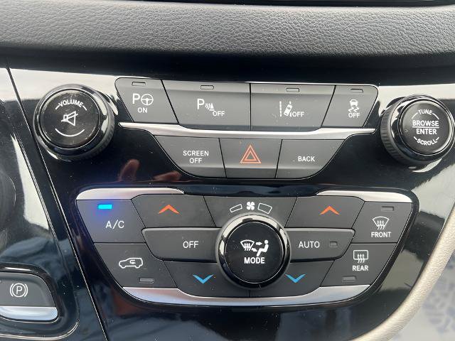 Used 2017 Chrysler Pacifica Touring-L Plus w/ Advanced Safetytec Group FWD image 22