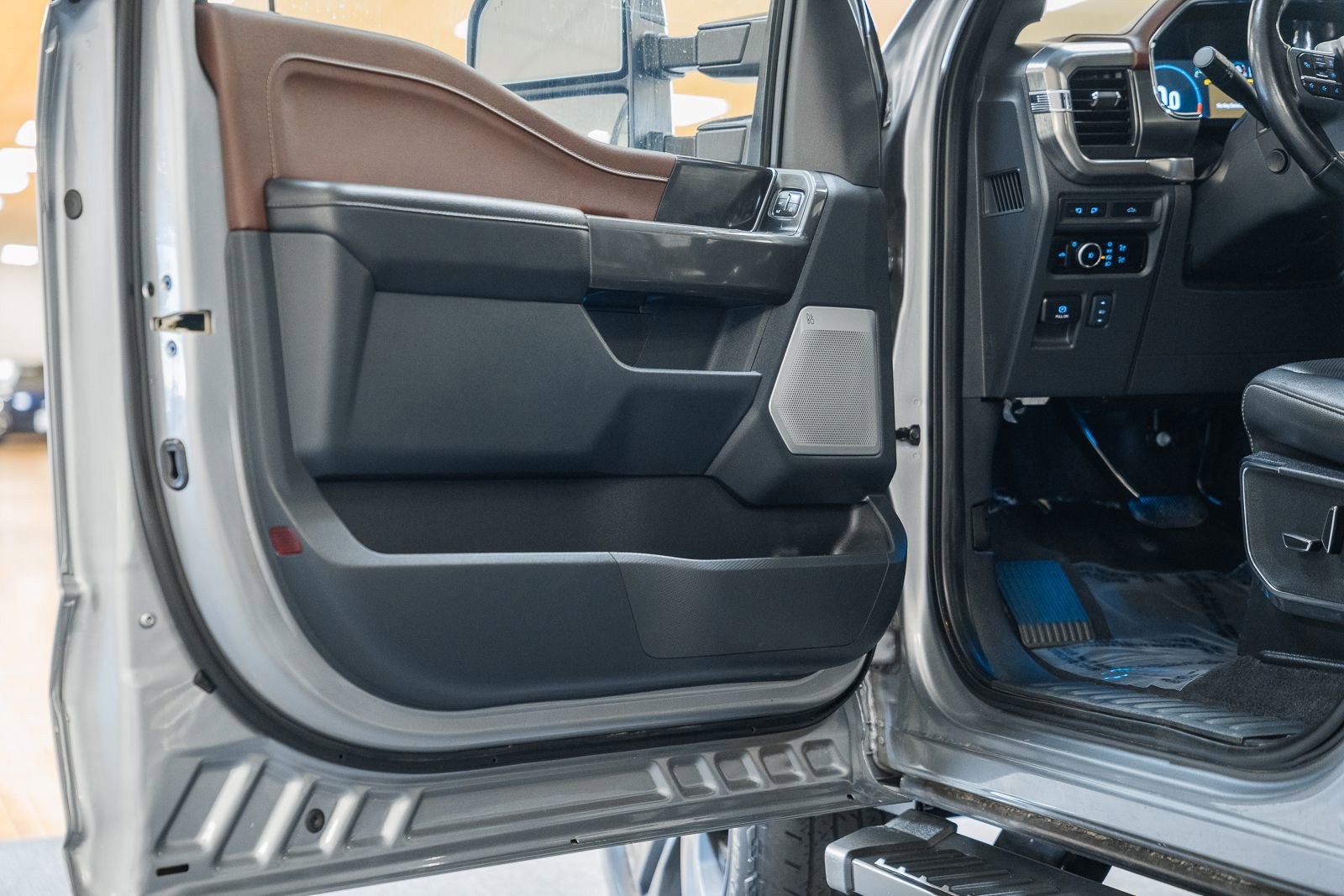 Certified 2023 Ford F150 Lariat w/ Equipment Group 502A High image 46