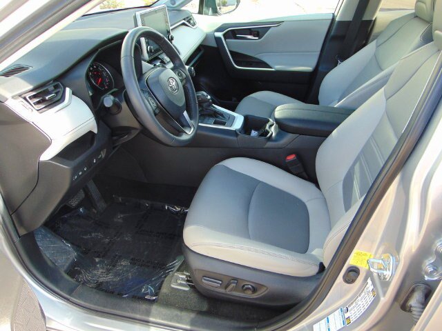Used 2022 Toyota RAV4 XLE Premium AWD/4WD image 10