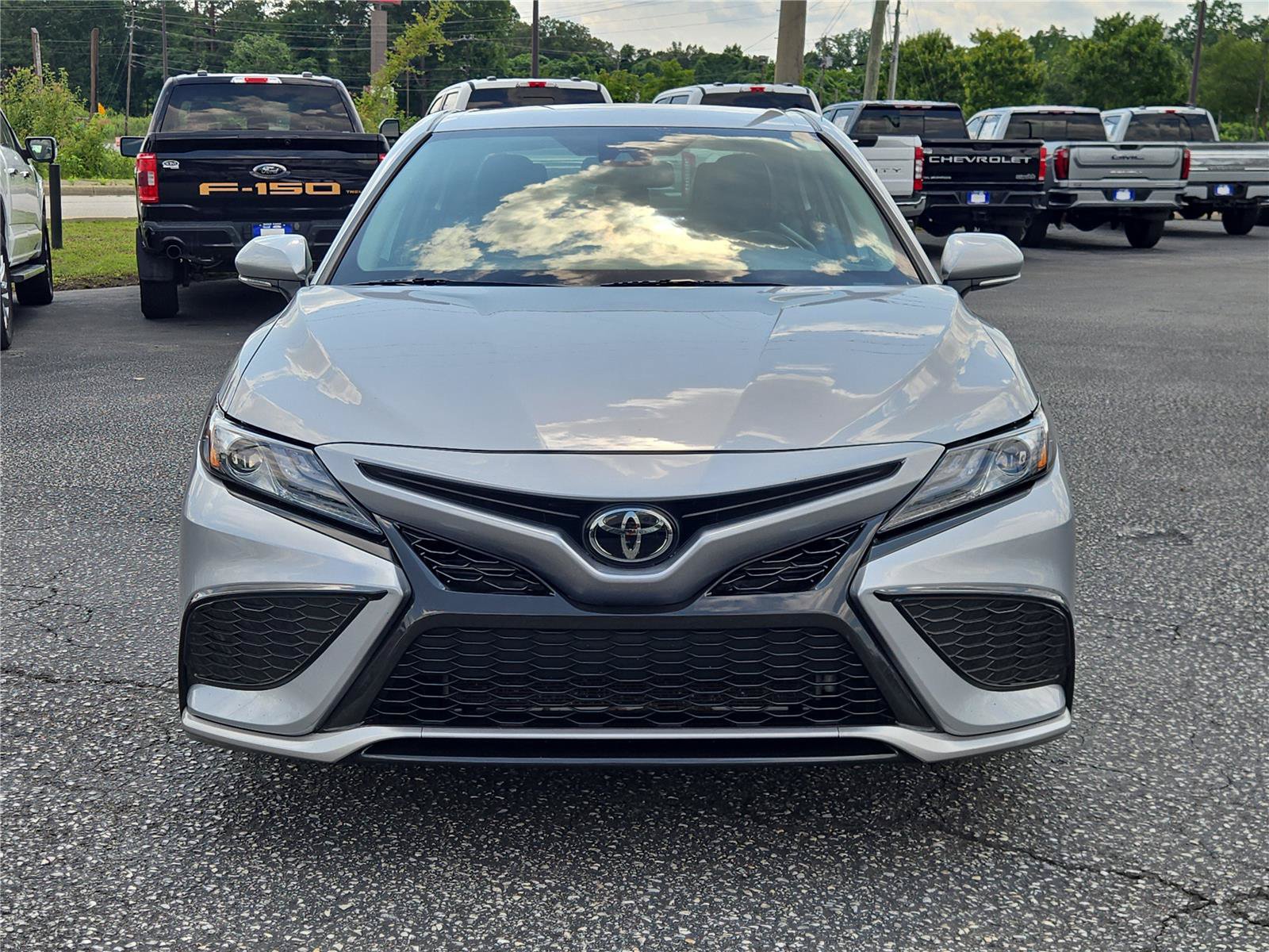 Used 2024 Toyota Camry XSE FWD image 3