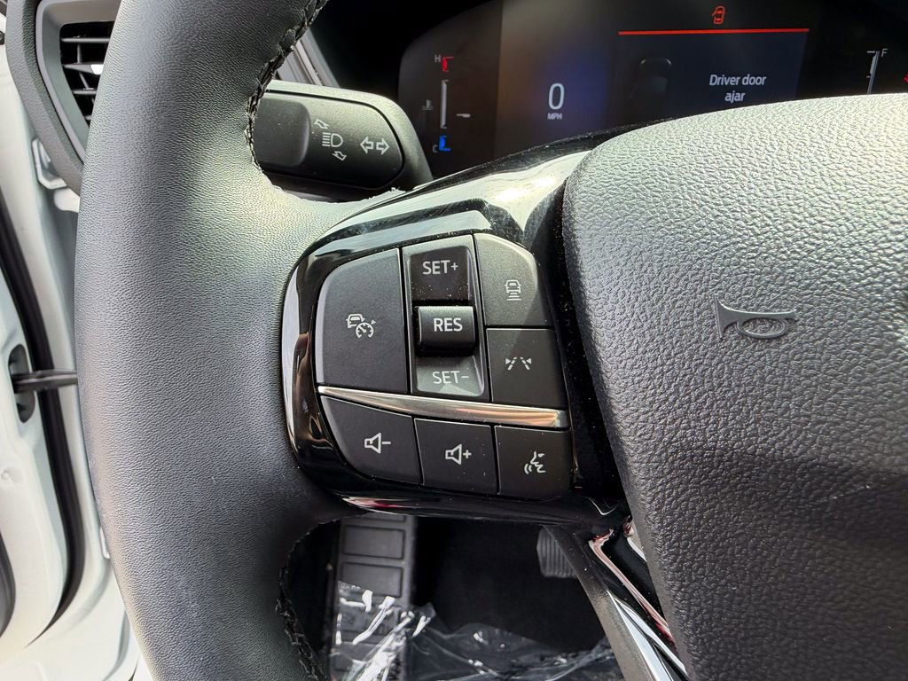 Certified 2025 Ford Escape SE image 26