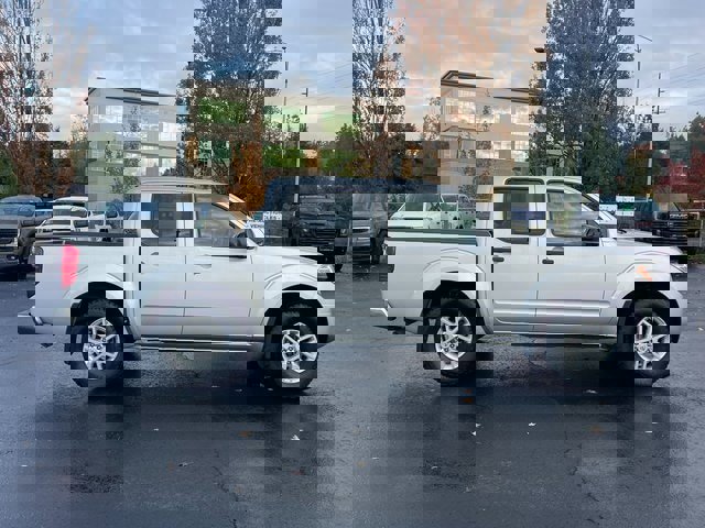 Used 2017 Nissan Frontier SV image 2