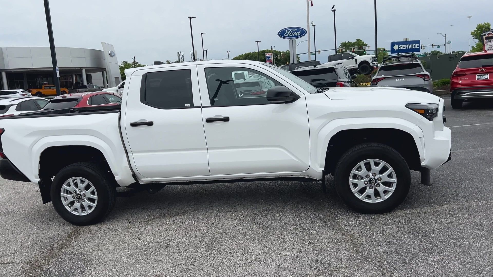 Used 2024 Toyota Tacoma SR RWD image 2