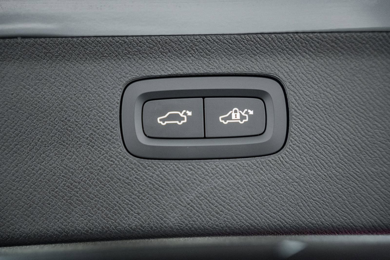 Used 2025 Volvo XC90 T8 Ultra w/ Protection Package Premier image 13