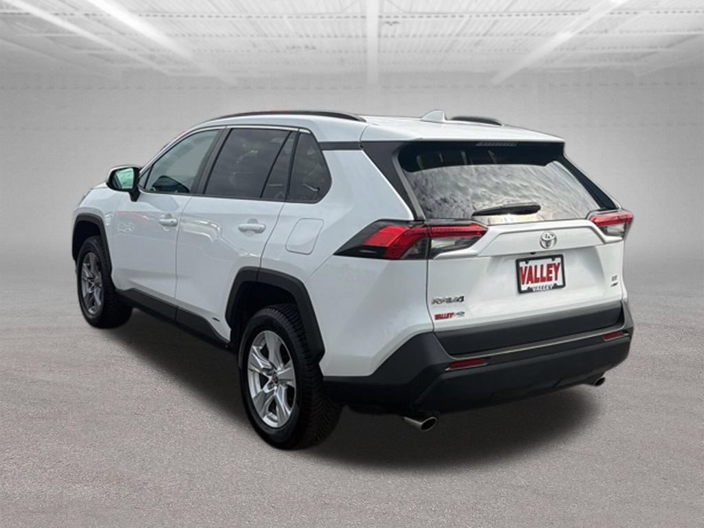 Used 2023 Toyota RAV4 XLE AWD/4WD image 9