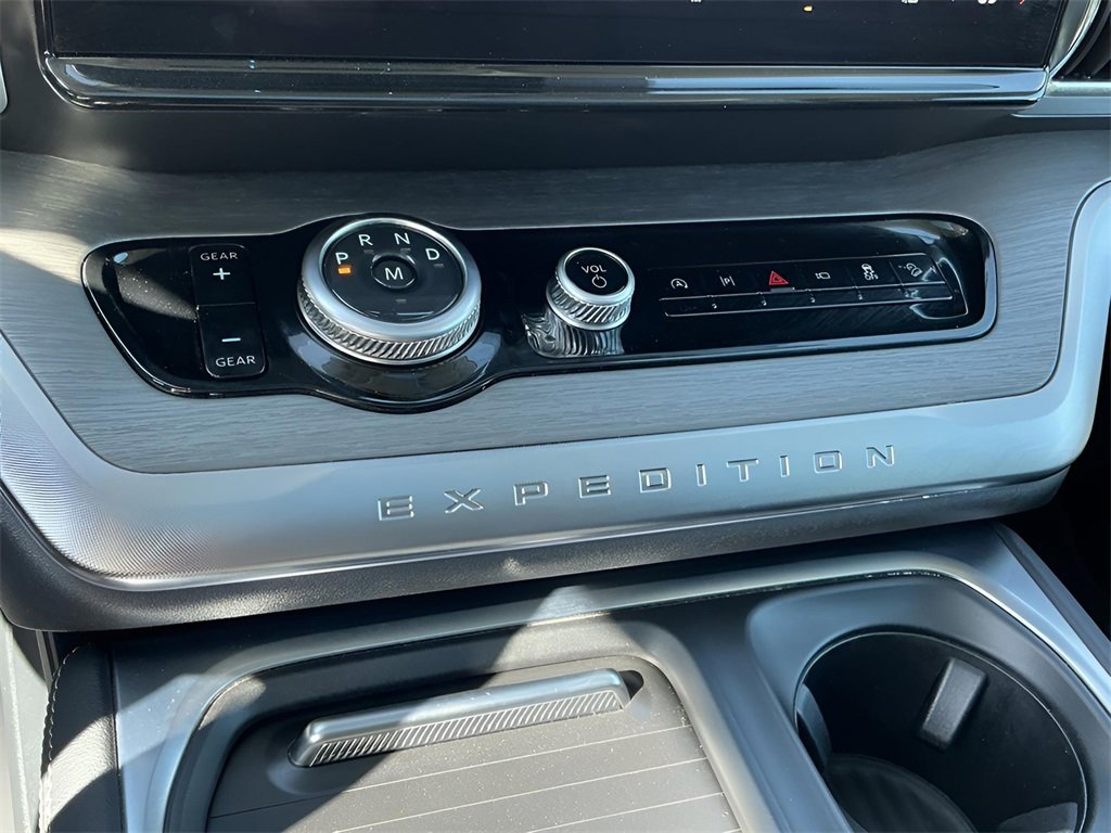 Certified 2025 Ford Expedition Max Platinum image 45