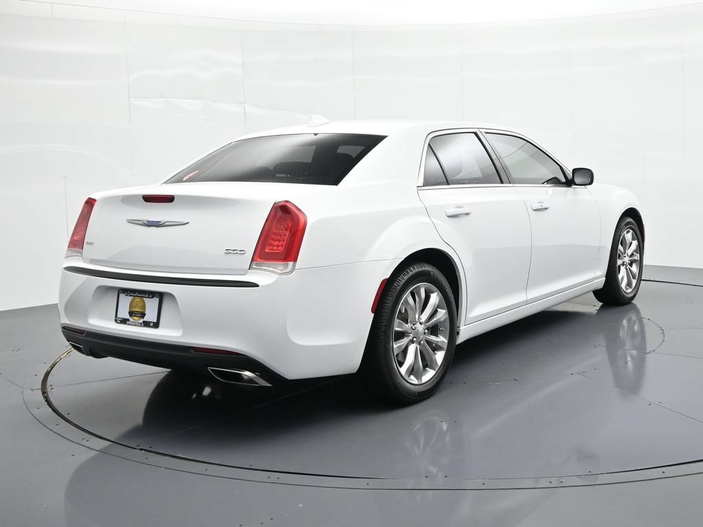Used 2022 Chrysler 300 Touring AWD/4WD image 6