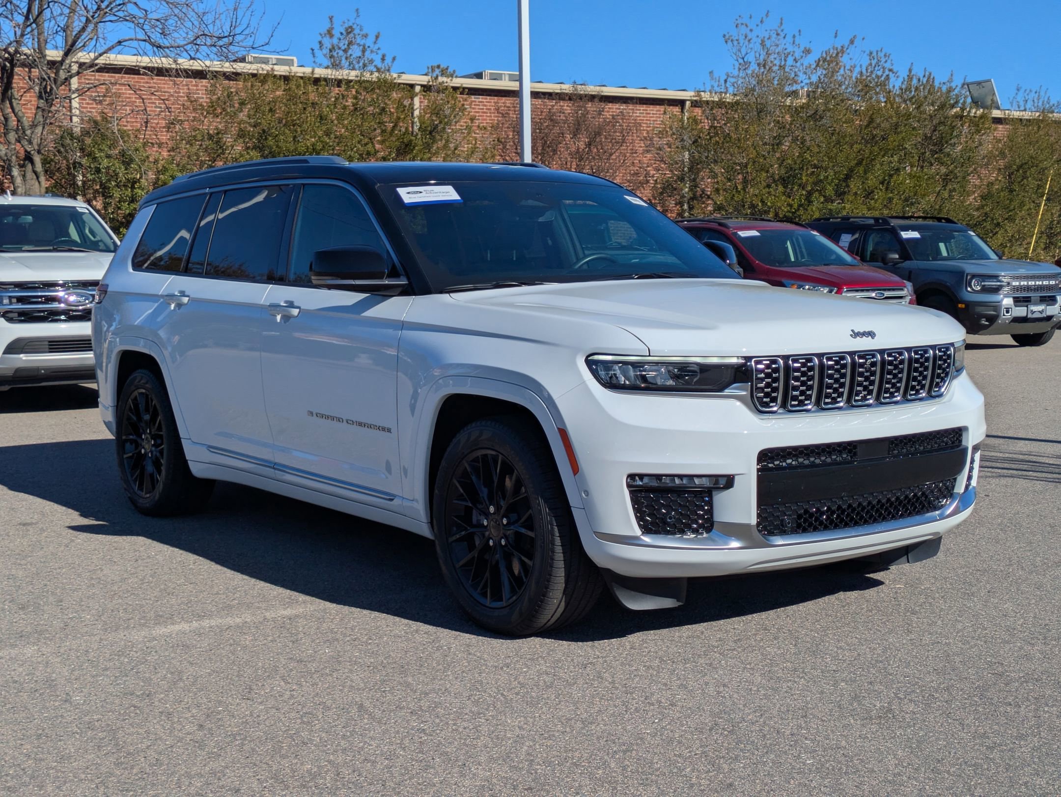 Used 2023 Jeep Grand Cherokee L Summit w/ Luxury Tech Group V image 8