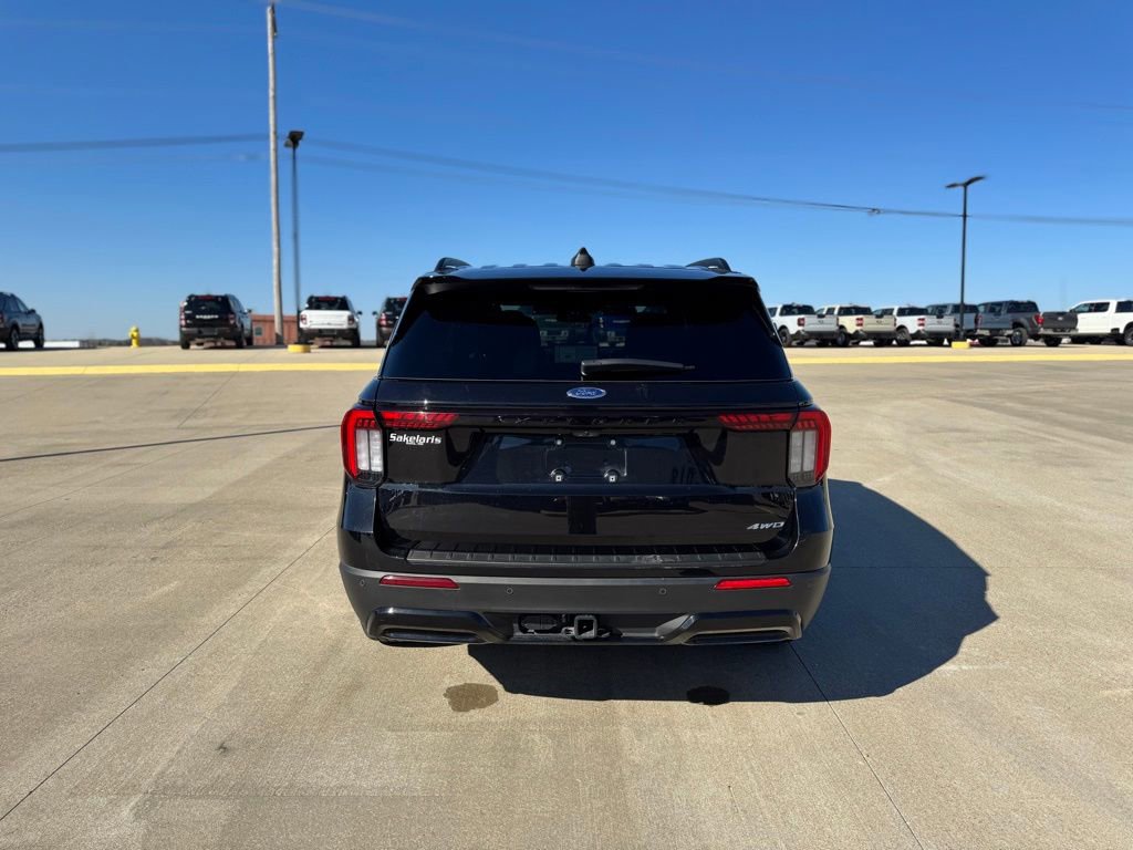 Certified 2025 Ford Explorer ST-Line AWD/4WD image 4