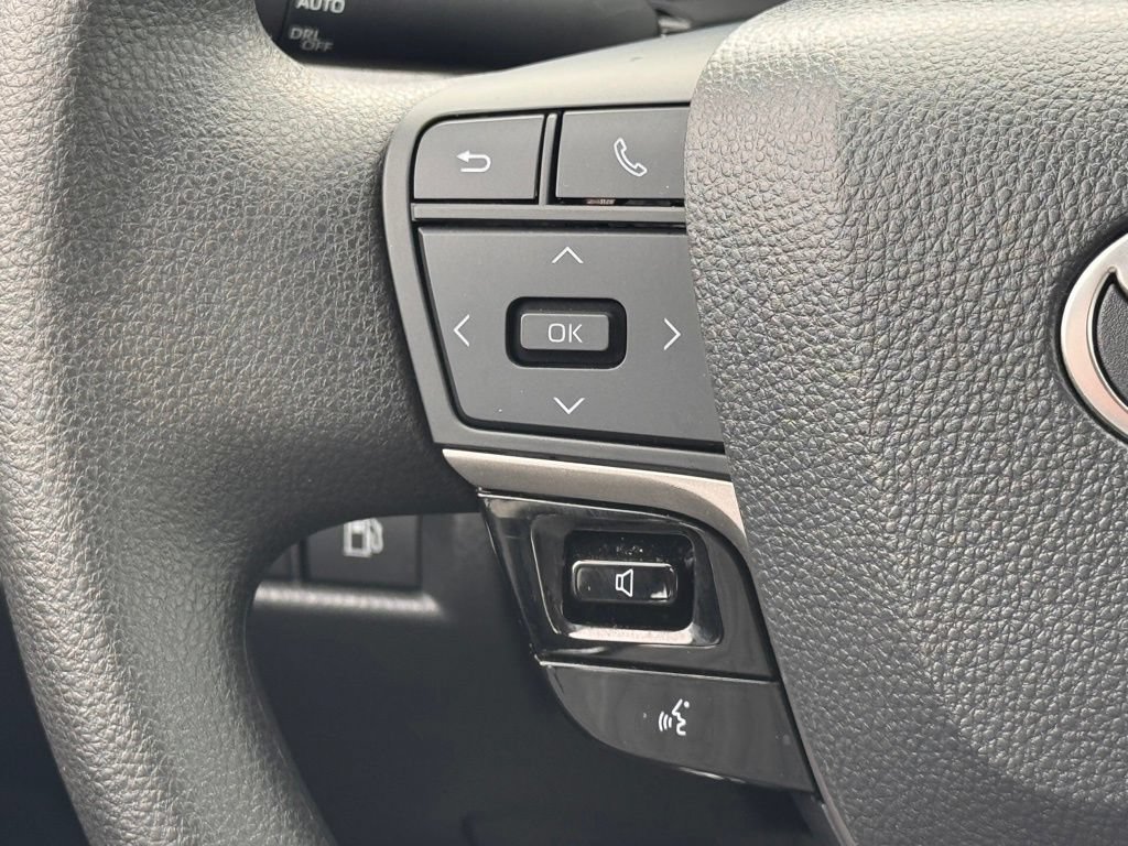Used 2025 Toyota Camry LE FWD image 21