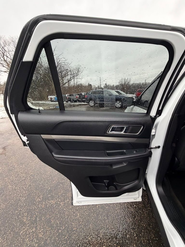Certified 2018 Ford Explorer XLT FWD image 12