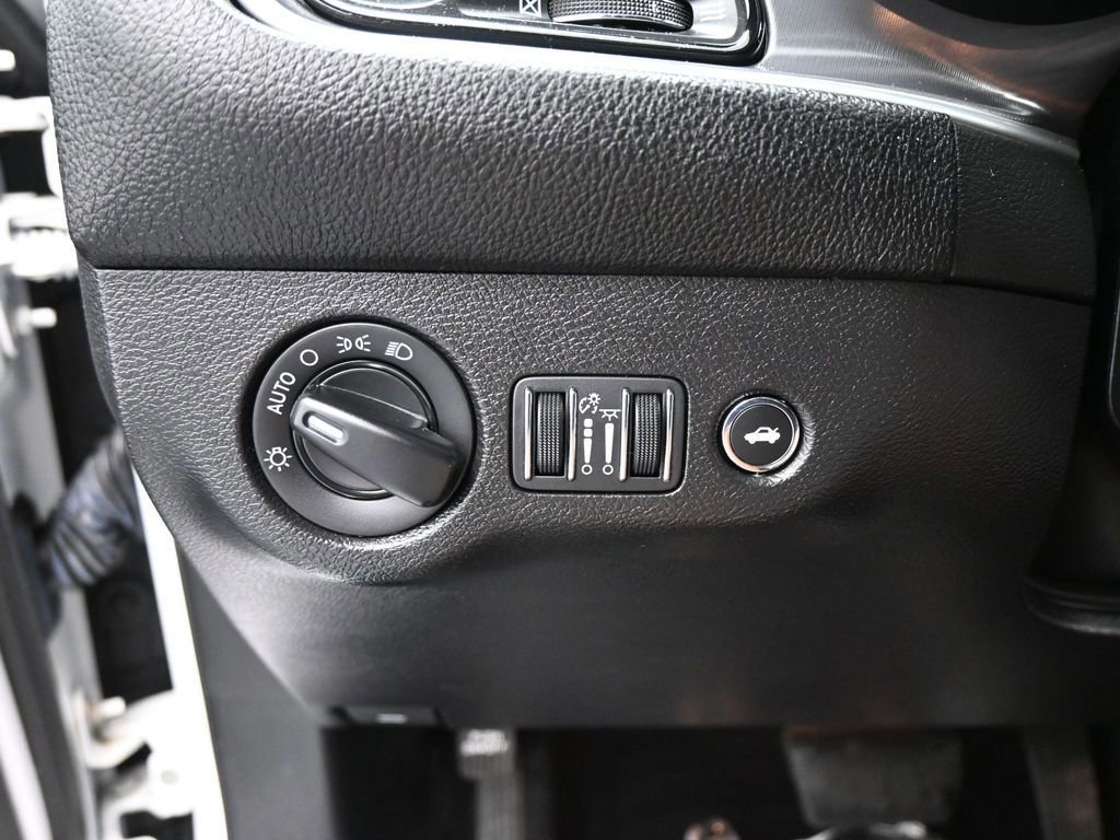 Used 2020 Dodge Challenger SXT image 38