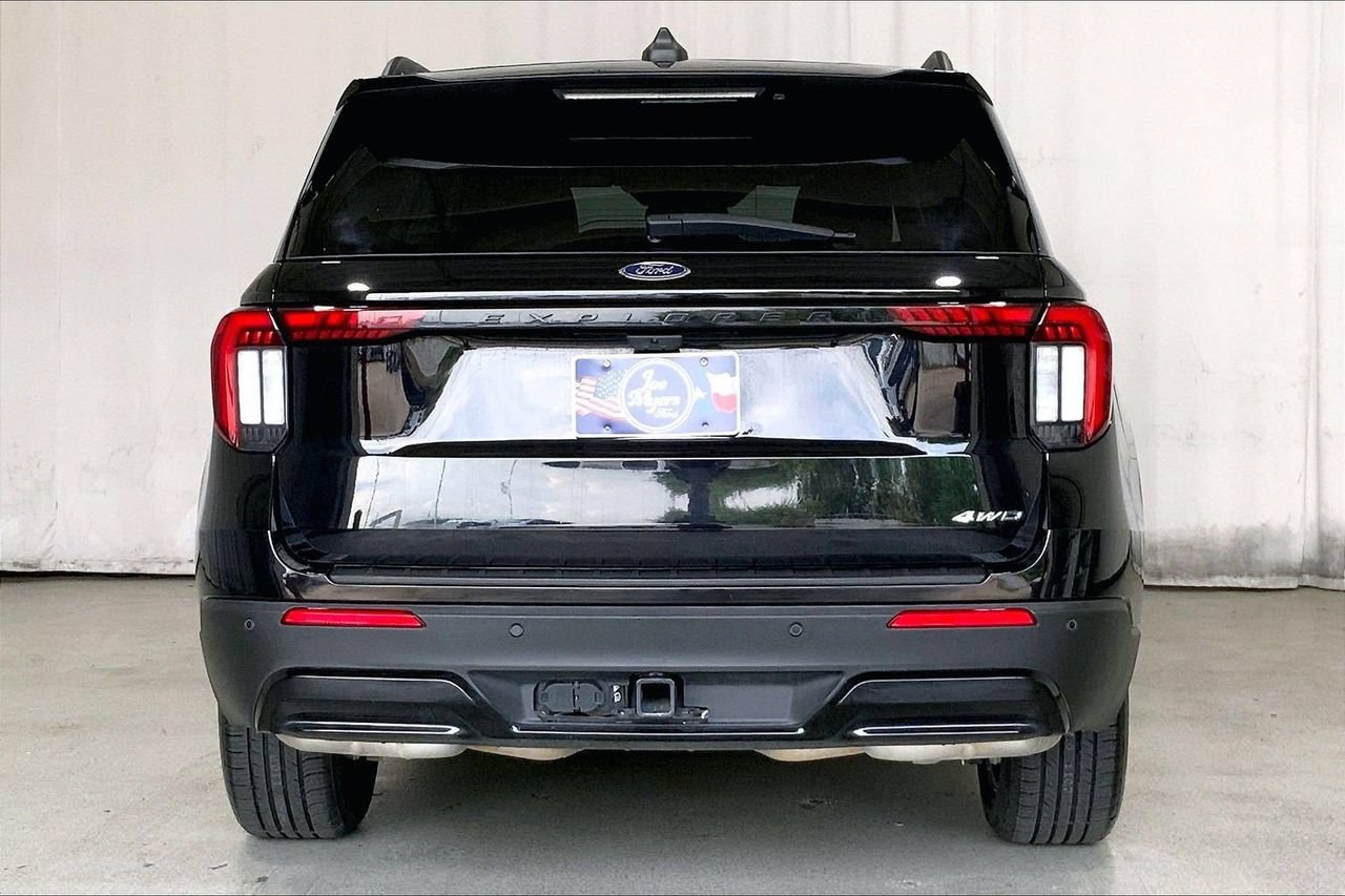 Certified 2025 Ford Explorer ST-Line AWD/4WD image 3