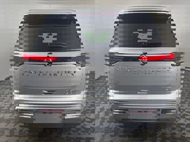 Used 2025 Nissan Pathfinder SL w/ SL Premium Package image 4