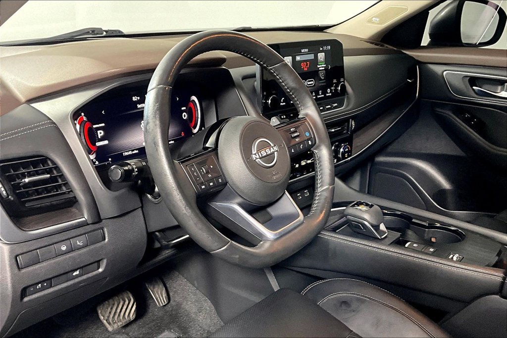 Used 2023 Nissan Rogue Platinum w/ Platinum Premium Package FWD image 13