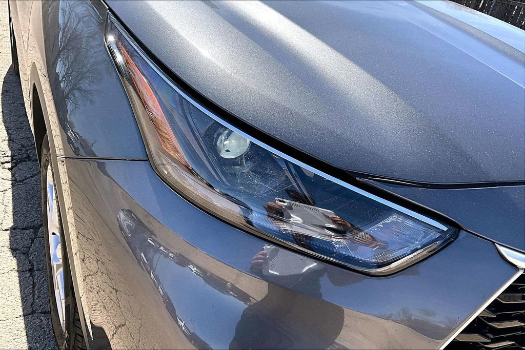 Used 2023 Toyota Highlander LE image 30