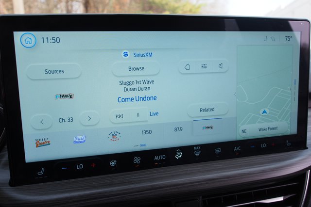 Certified 2025 Ford Escape SE w/ PHEV Premium Package image 26