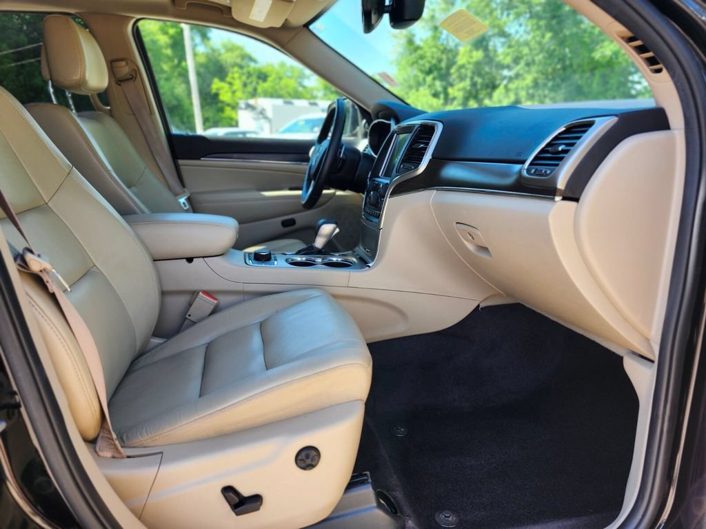 Used 2017 Jeep Grand Cherokee Limited AWD/4WD image 11
