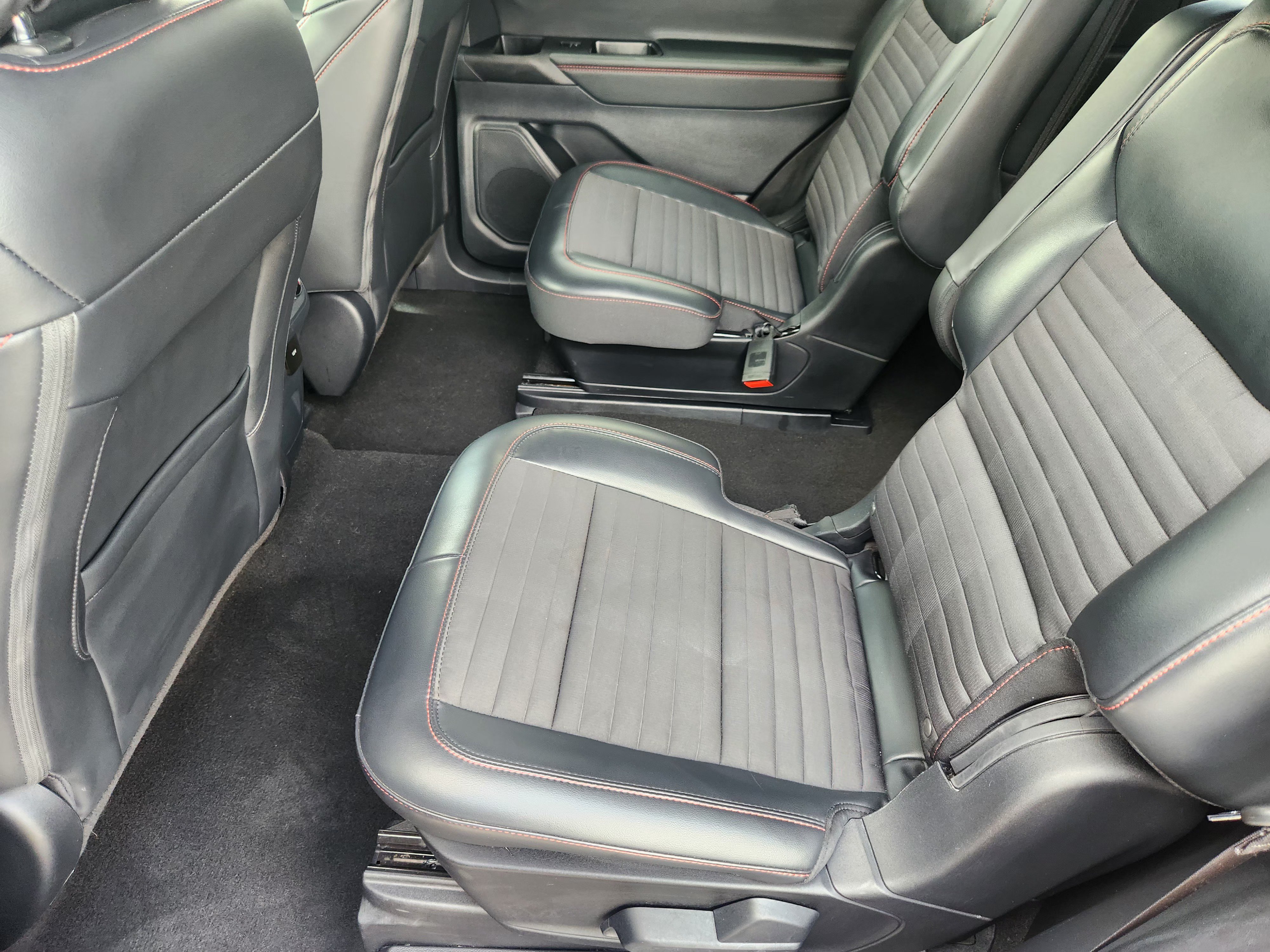 Certified 2025 Ford Explorer ST-Line AWD/4WD image 30