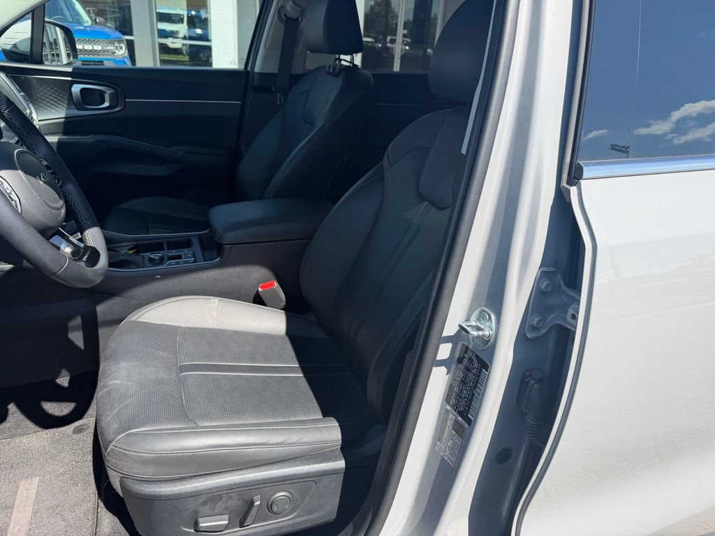 Used 2025 Kia Sorento EX AWD/4WD image 9