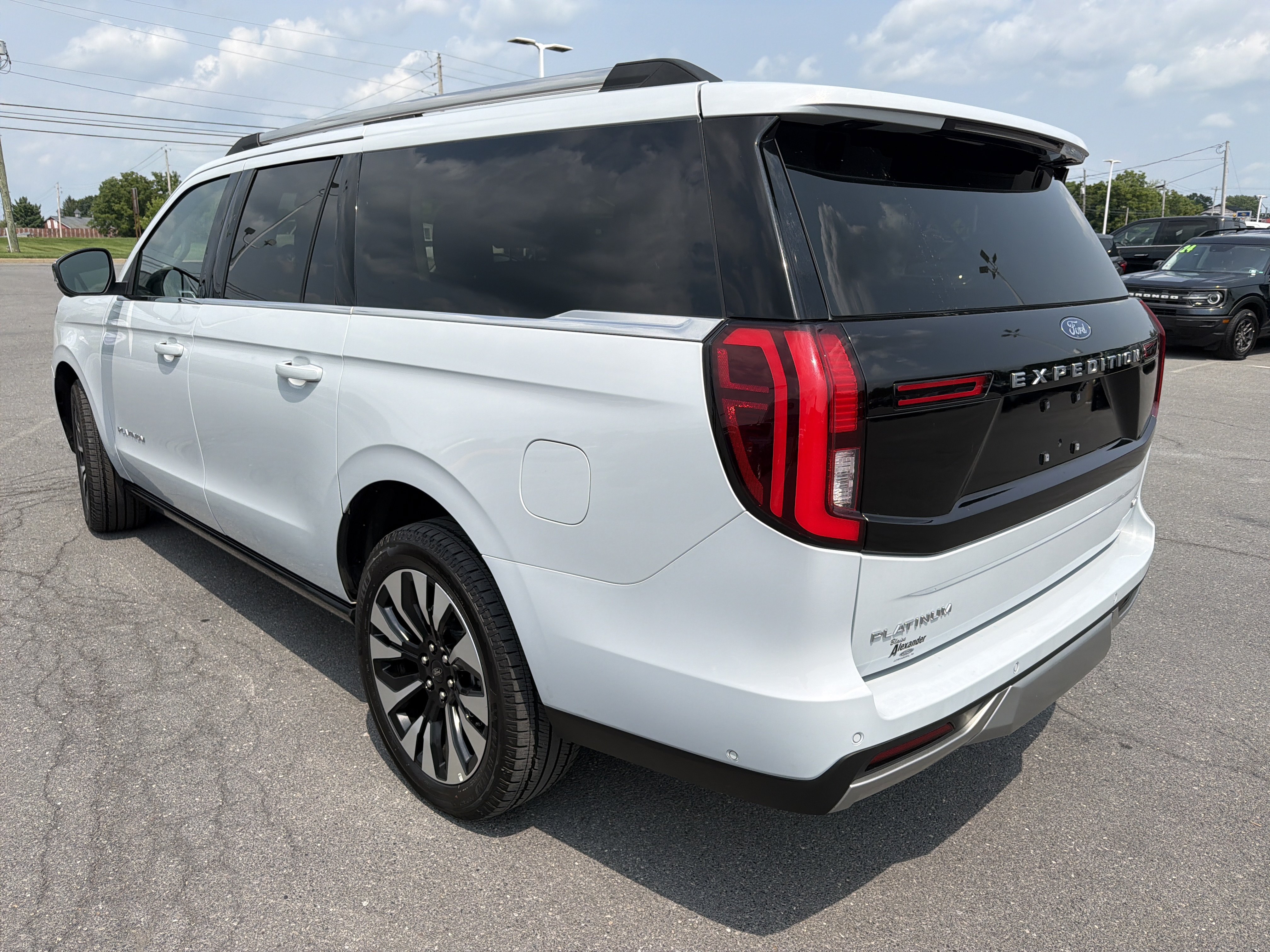 Certified 2025 Ford Expedition Max Platinum w/ Driver's Package AWD/4WD image 6