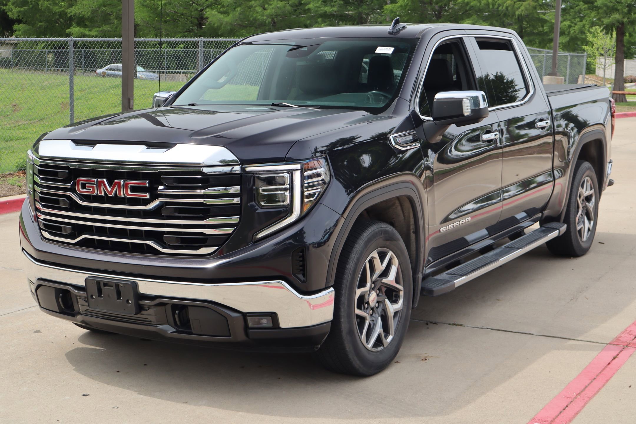 Used 2023 GMC Sierra 1500 SLT RWD image 8