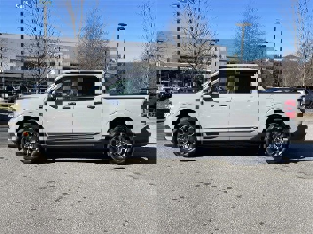 Certified 2023 Ford Maverick XLT image 2