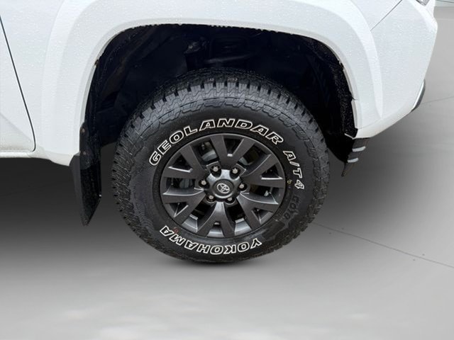 Used 2021 Toyota Tacoma SR5 AWD/4WD image 28