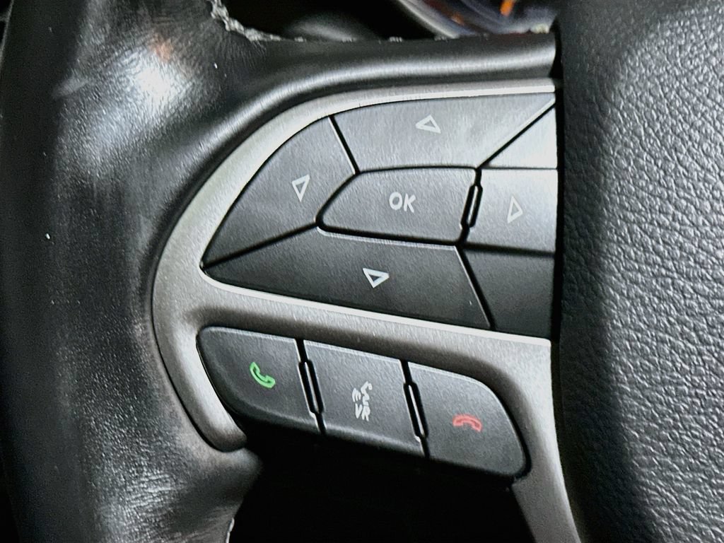 Used 2021 Jeep Grand Cherokee Laredo w/ Security & Convenience Group AWD/4WD image 34
