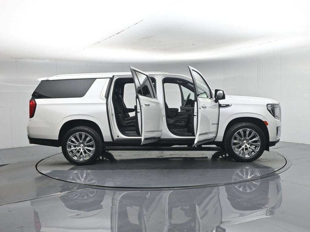 Used 2023 GMC Yukon XL Denali AWD/4WD image 5